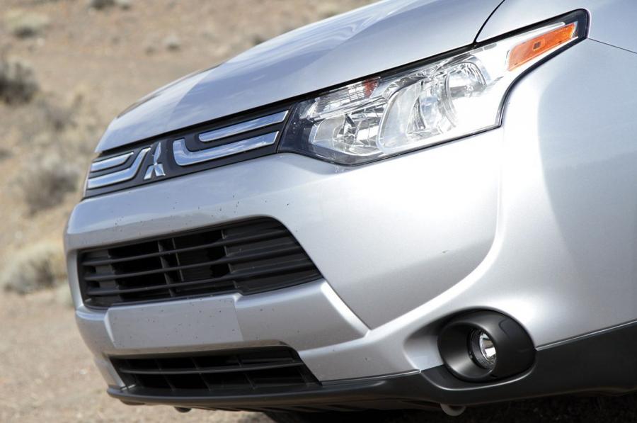  Mitsubishi Outlander 2014 года  (фото 3 из 136)